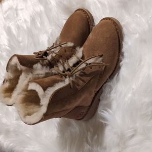 UGG Quincy Boot size 5